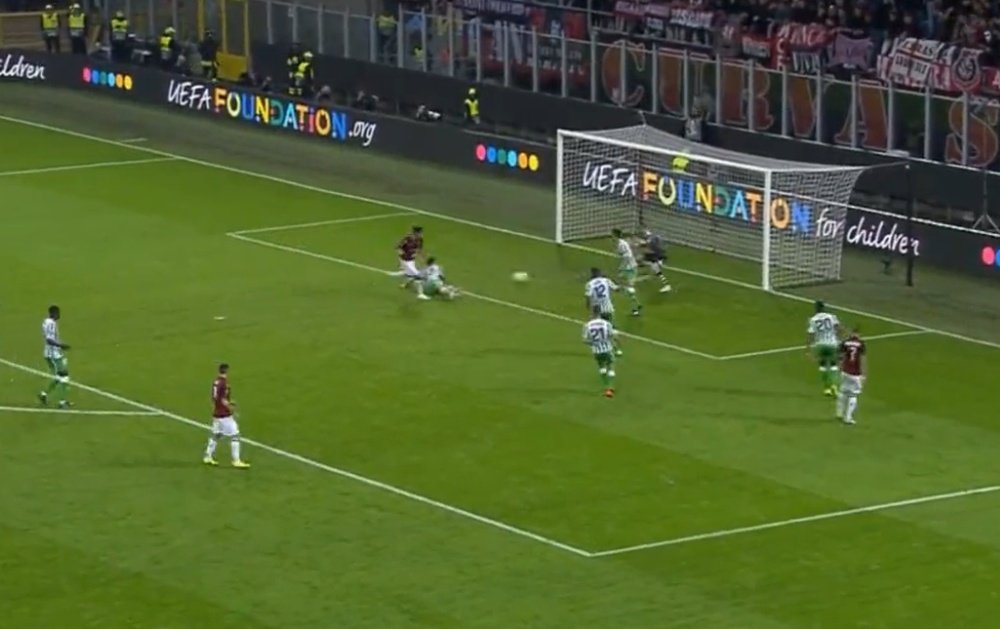 Patrick Cutrone pulled one back for Milan.