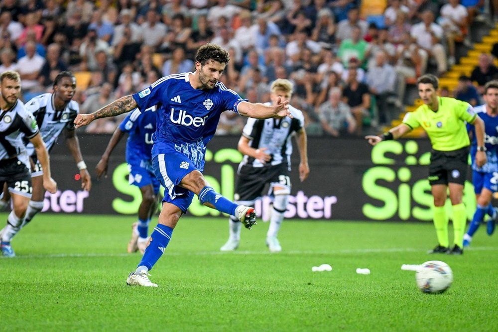 Cutrone falló un penalti en el añadido. EFE