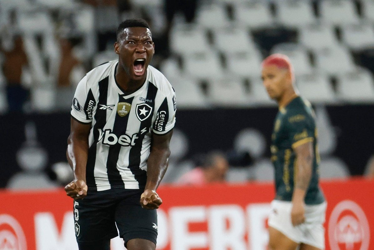 Un gol de Cuiabano en los instantes finales dio un triunfo vital a Botafogo en su visita a Venezuela para medirse a Carabobo. El campeón llega con mucha vida a las dos últimas jornadas de la fase de grupos.