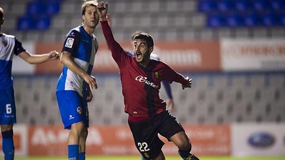 Pau Cendrós celebra un gol con la camiseta del Mallorca. Twitter