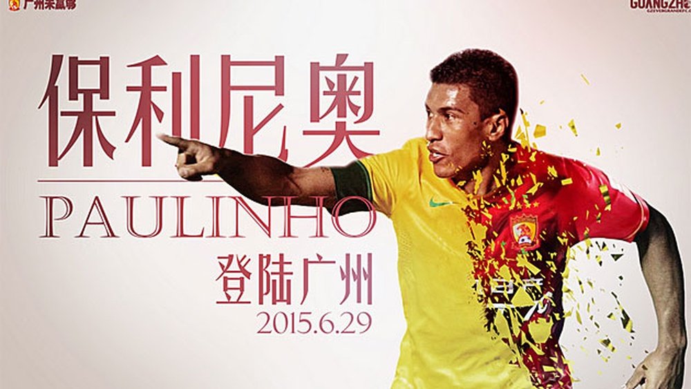 Paulinho, en una imagen promocional de su fichaje por el Guangzhou Evergrande. Twitter