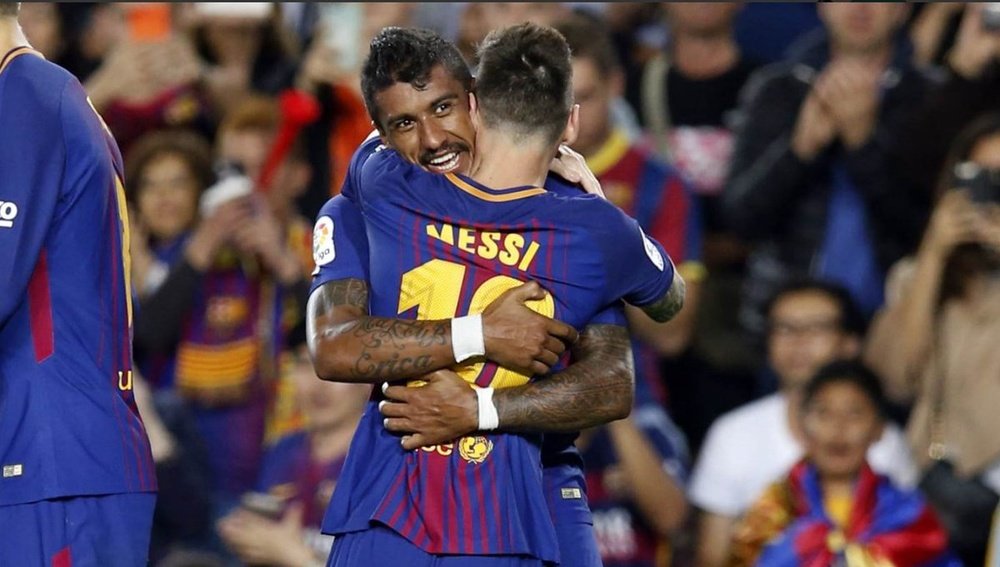 Messi et Paulinho célébrant un but face à Eibar. LaLiga