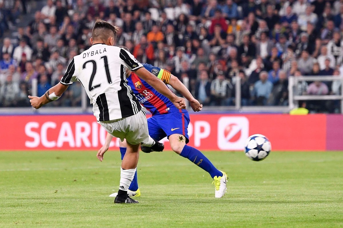 L'Argentin Paulo Dybala a ouvert le score contre le FC Barcelone en marquant à la 7ème minute. EFE