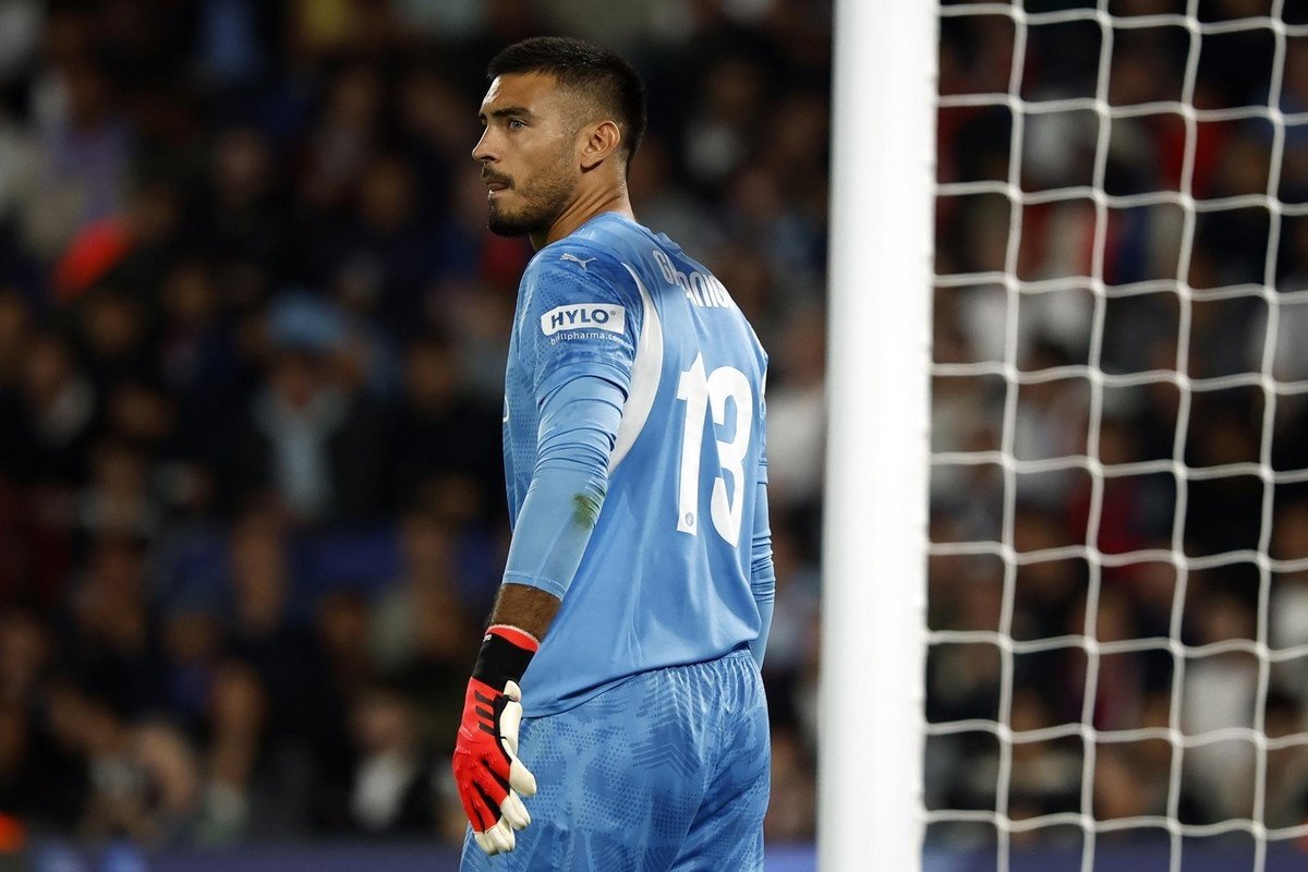 Paulo Gazzaniga coló el 1-0 en su portería en el añadido. EFE