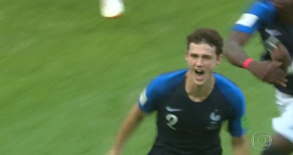 Pavard gave Armani no chance. Twitter/Globoesportecom