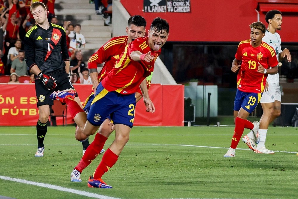 Pedri's last double came last May in La Liga with Barcelona against Rayo Vallecano. EFE
