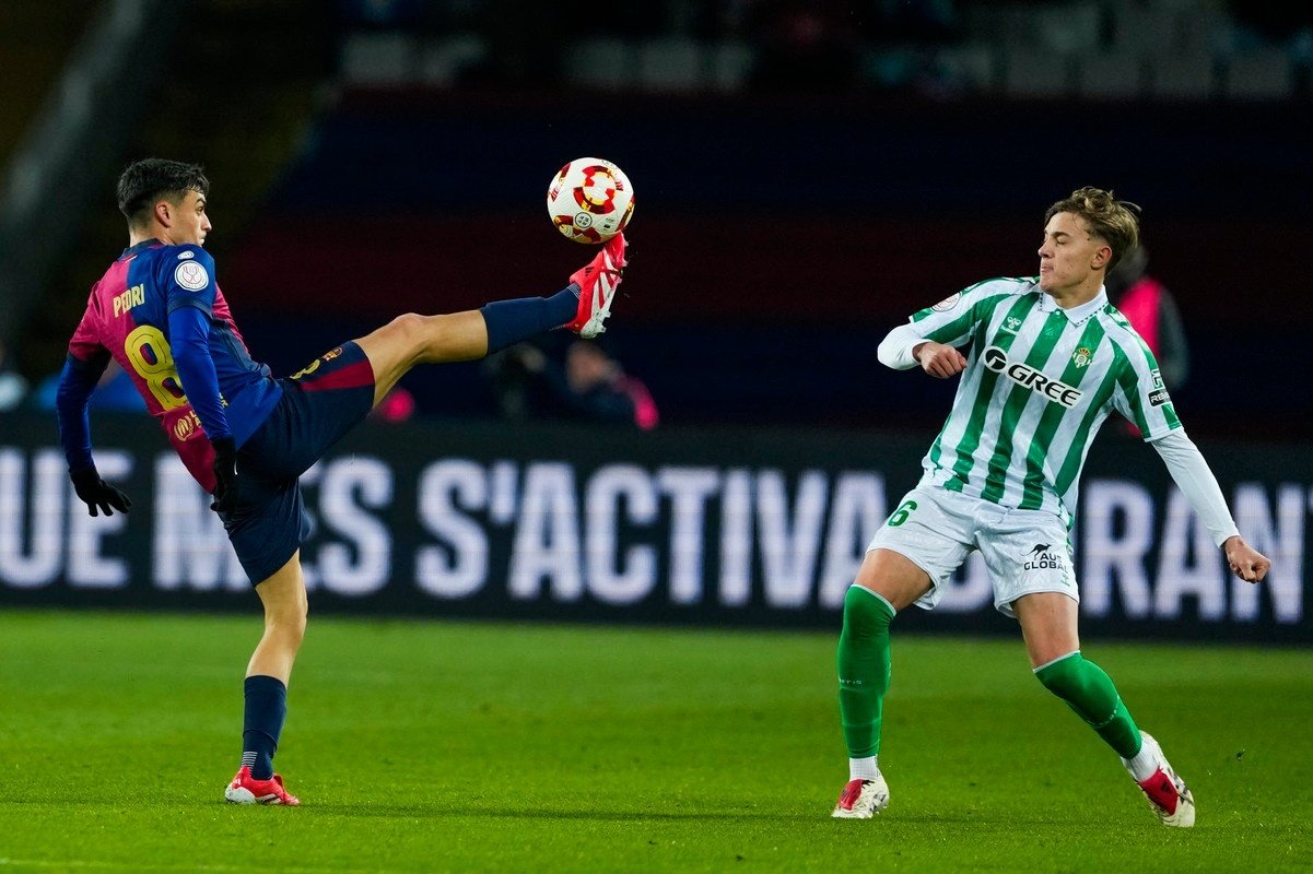 El del Betis fue el once más joven del Barça desde tiempos de Valverde. EFE