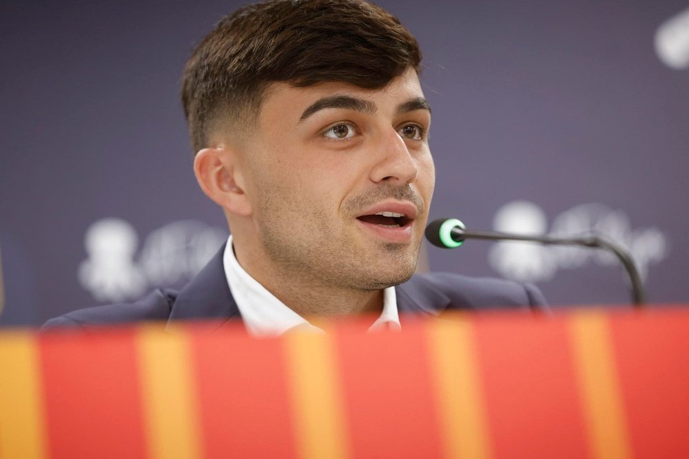 Pedri downplays Flick’s comments on team attitudes. EFE
