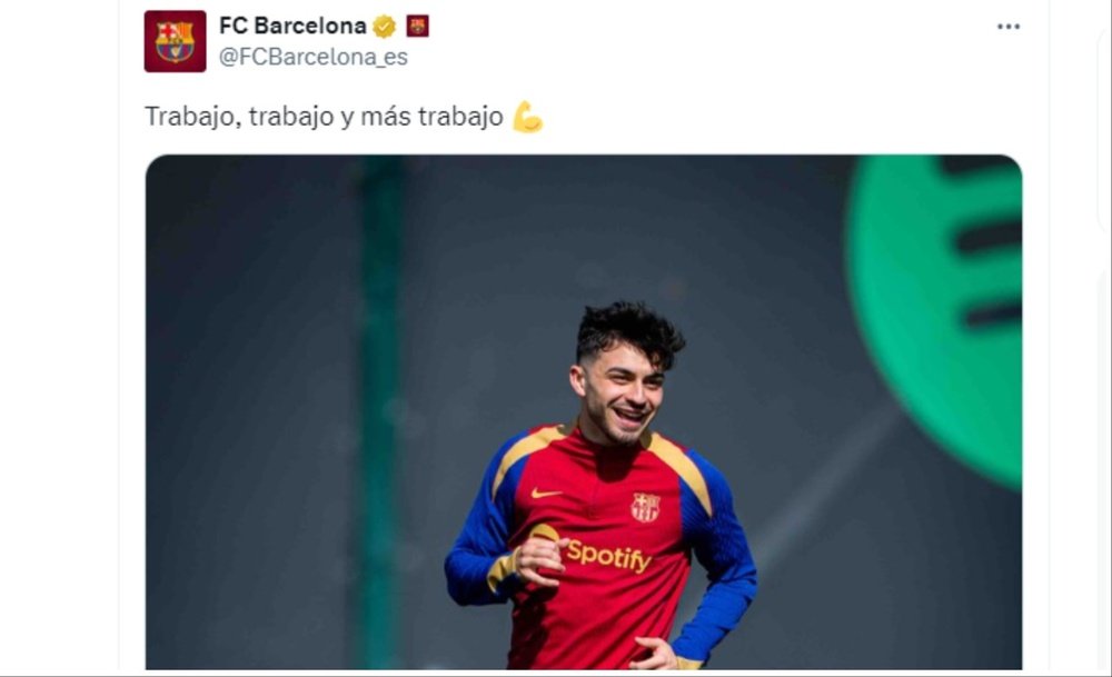 Il Barça riabbraccia Pedri dopo l'infortunio. Twitter/FCBarcelona_es