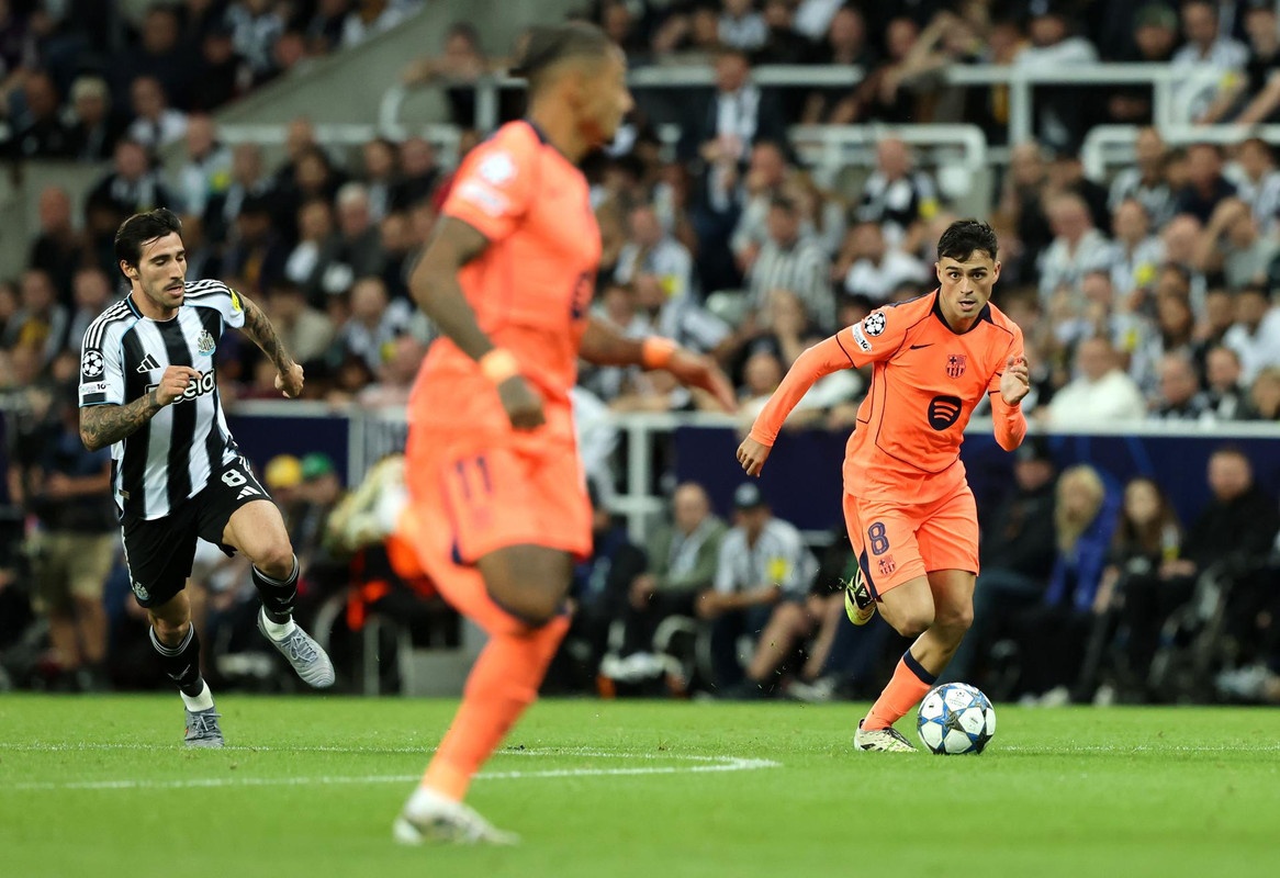 La reconexión de Raphinha y Pedri, alma y brújula de Flick