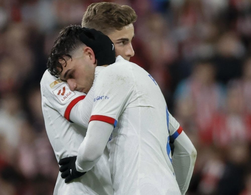 Pedri does not set a date to play for Barca again. EFE