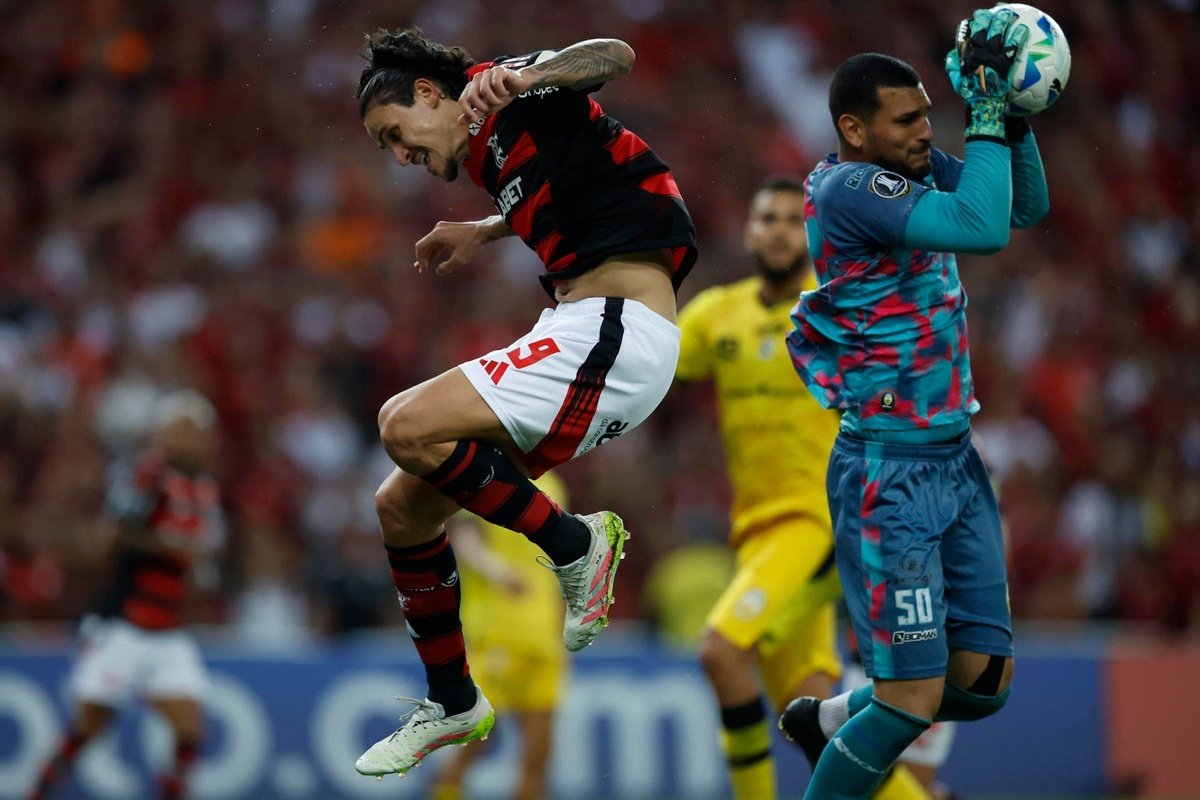 Flamengo sofre contra o Táchira, mas se classifica para as oitavas