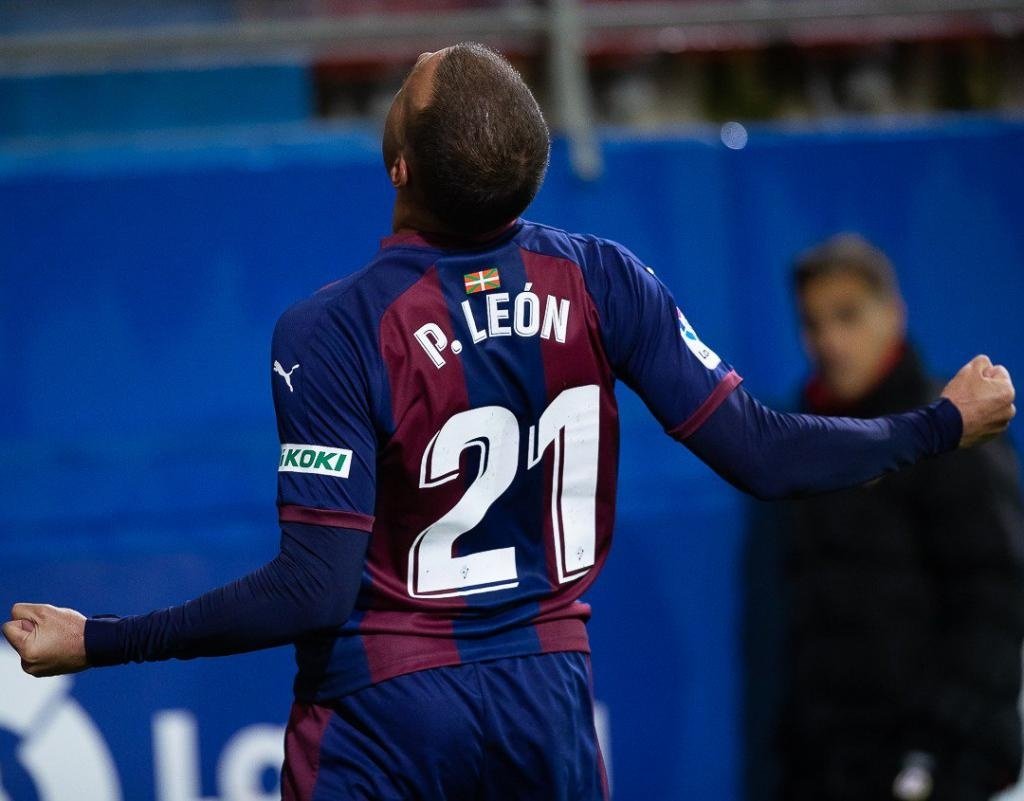 Pedro León agradeció el apoyo del club tras reencontrarse con el gol. Twitter/SDEibar