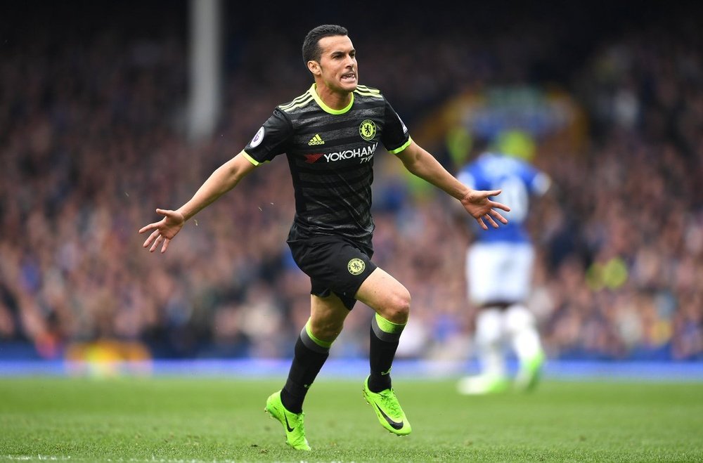 Pedro's wonder strike opened the scoring for Chelsea's rout at Goodison Park. Twitter