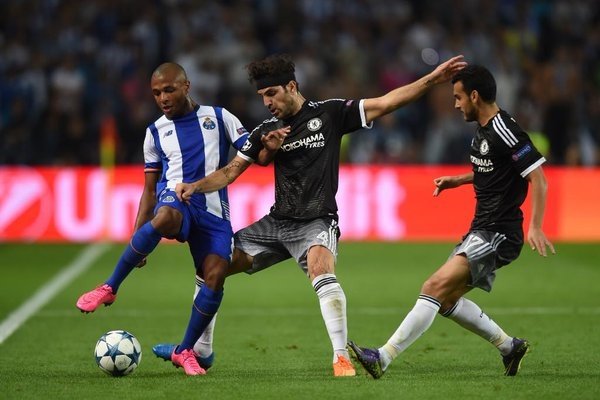 Fabregas y Pedro en el partido de ida ante el Oporto. Twitter