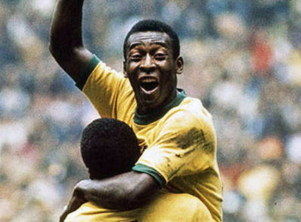 O dia em que Pelé quis voltar ao futebol para ofuscar Maradona. Twitter