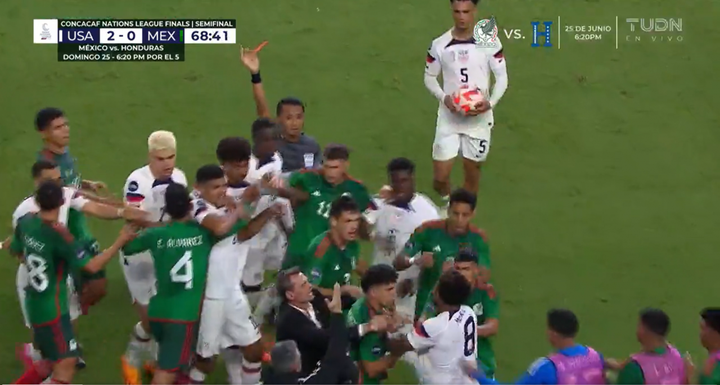 4 cartons rouges et une défaite historique pour le Mexique contre les USA