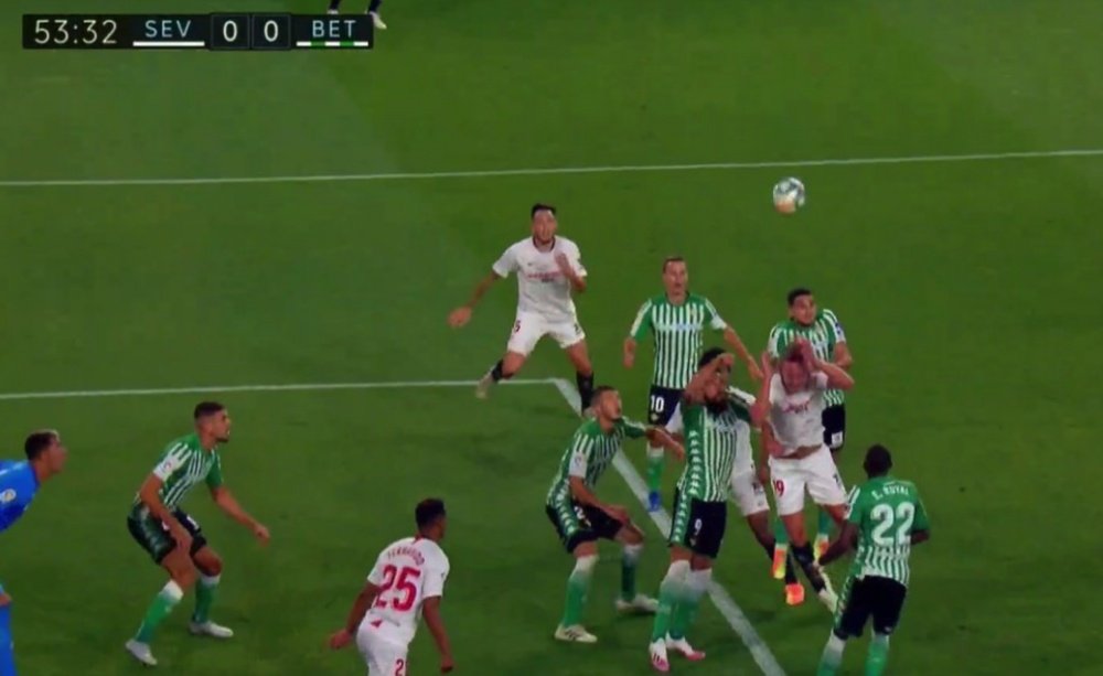 Bartra was harshly penalised for a foul and Ocampos scored the penalty. Captura/MovistarLaLiga
