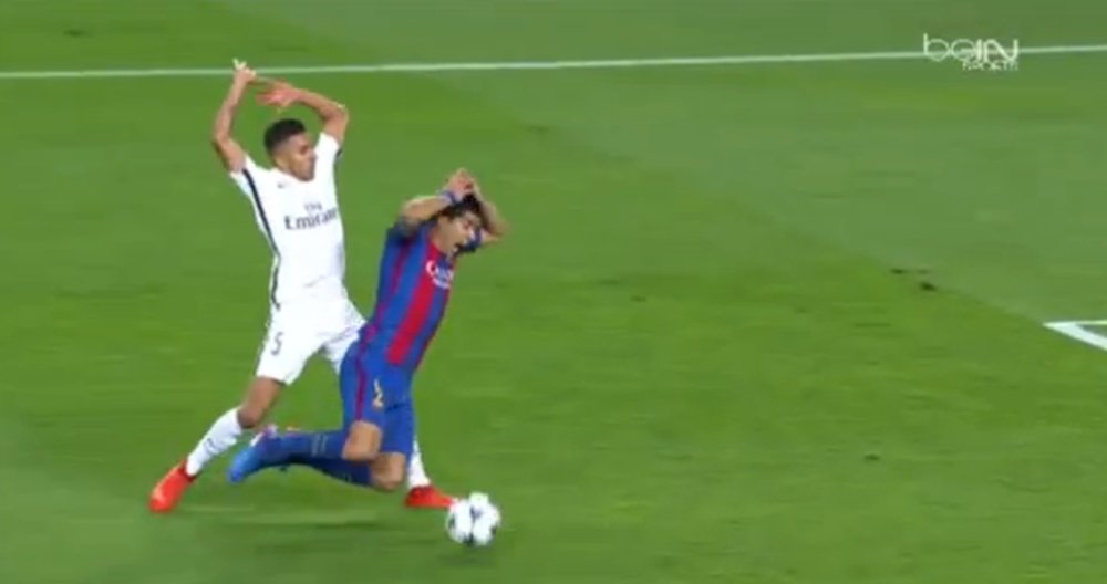 Suarez dives while Marquinhos tries to dodge the Uruguayan. beINSports