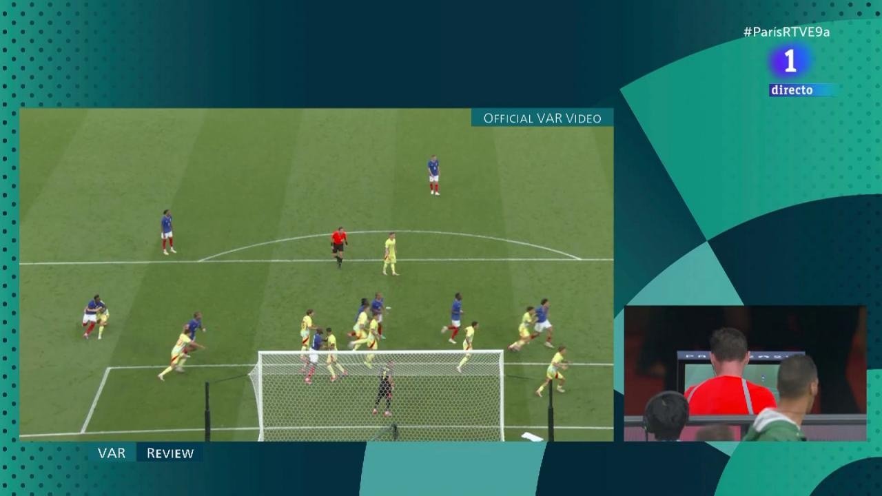 Francia empató en el 93' por un penalti de Turrientes, que tuvo un larguero en el 96'