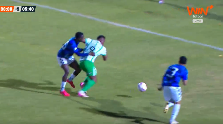 Atlético Nacional solo pudo empatar ante uno de los tres peores equipos del Clausura. Y gracias. El 'Verdolaga' sacó un punto ante Boyacá Chicó gracias a un discutido penalti que provocó y transformó Alfredo Morelos en el tiempo añadido para conservar la cuarta plaza.