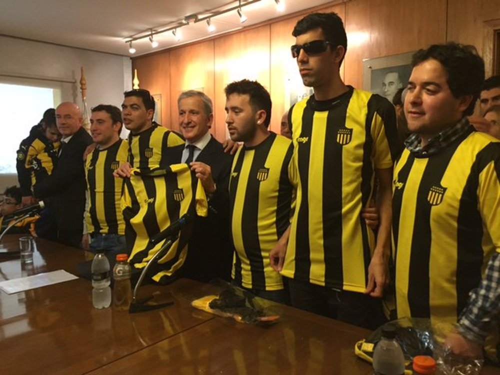 Peñarol presenta un equipo de fútbol para ciegos. OficialCAP