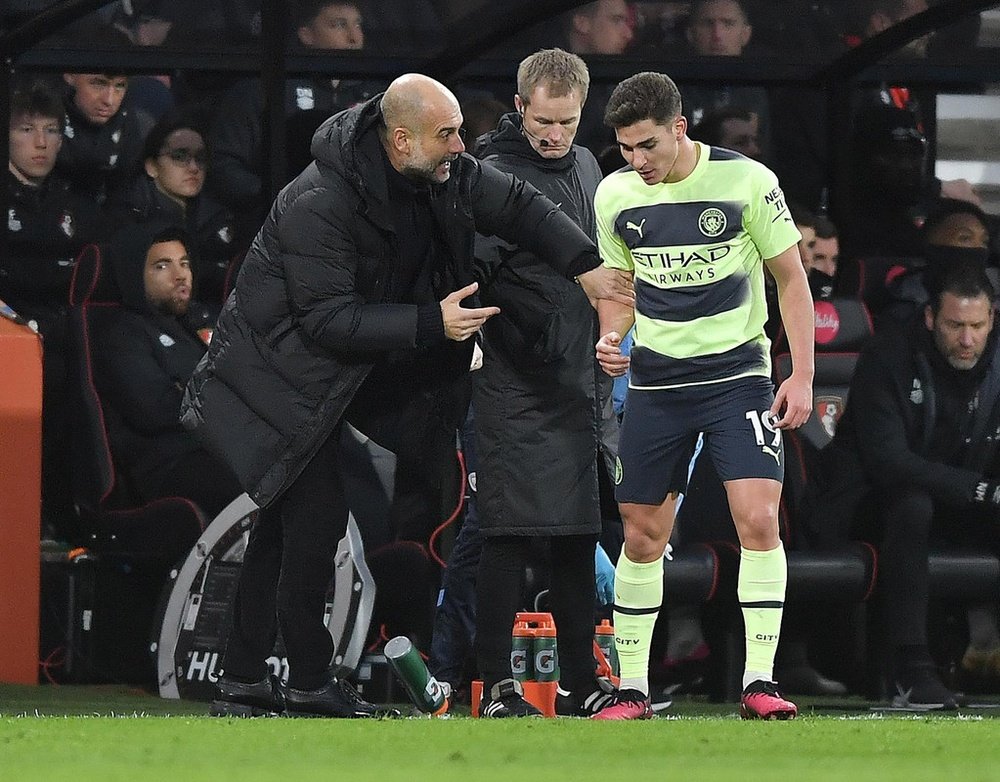 Pep Guardiola has warned that he is counting on Alvarez for the 2024-25 season. EFE