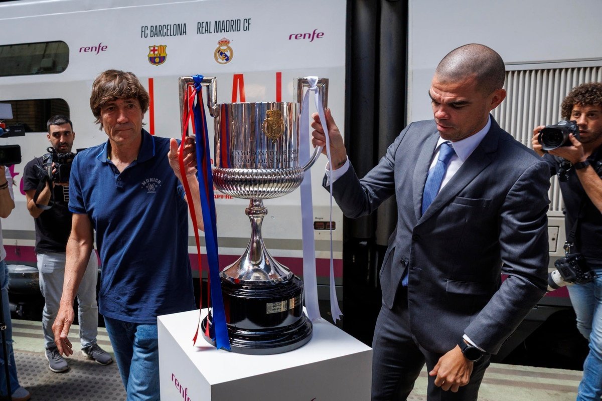 Pepe falou com a 'EFE' na chegada do troféu da Copa do Rei à Sevilha. EFE