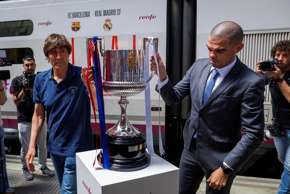 Pepe falou com a 'EFE' na chegada do troféu da Copa do Rei à Sevilha. EFE