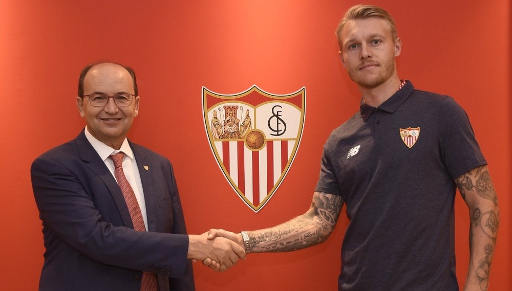 Sevilla sign defender Kjaer. Twitter/SevillaFC