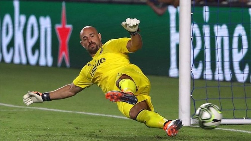 Pepe Reina signs a 6-month loan with Villa. AFP