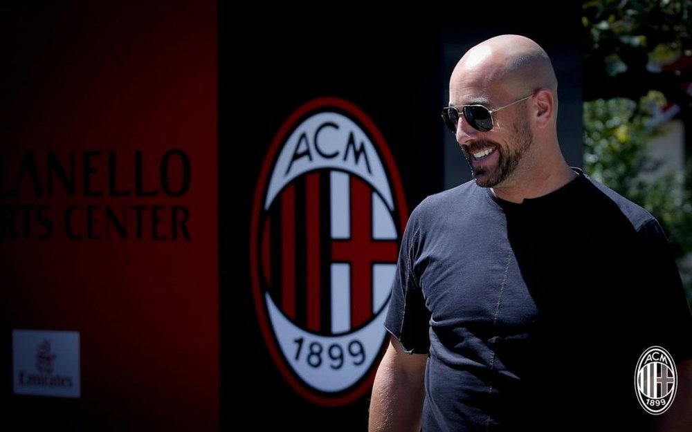 Reina ya está en Milán. Twitter/ACMilan