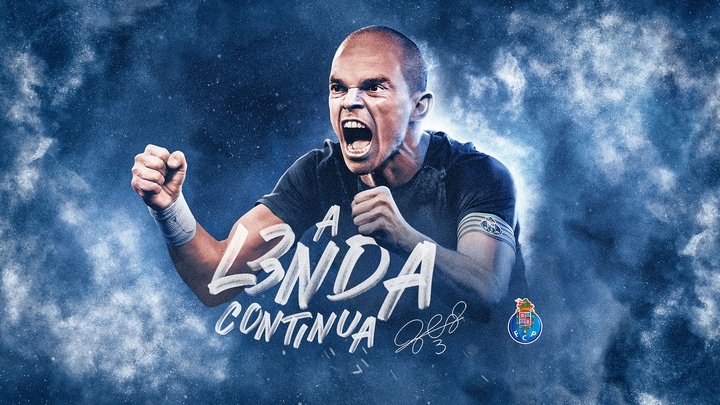 Pepe renova por mais uma temporada com o Porto
