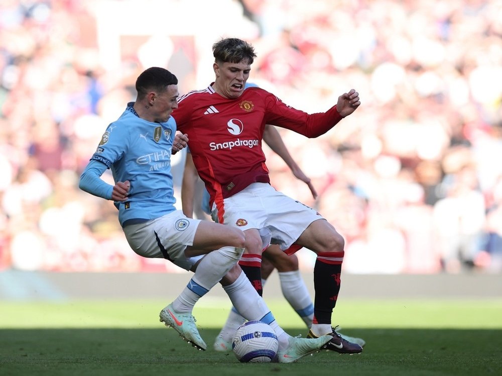 Garnacho (R) was a constant threat to City's defence on Sunday. EFE
