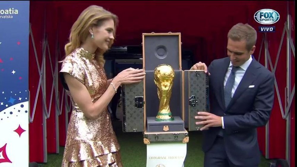 Philipp Lahm a remis la Coupe à Moscou. Capture/FOXSports
