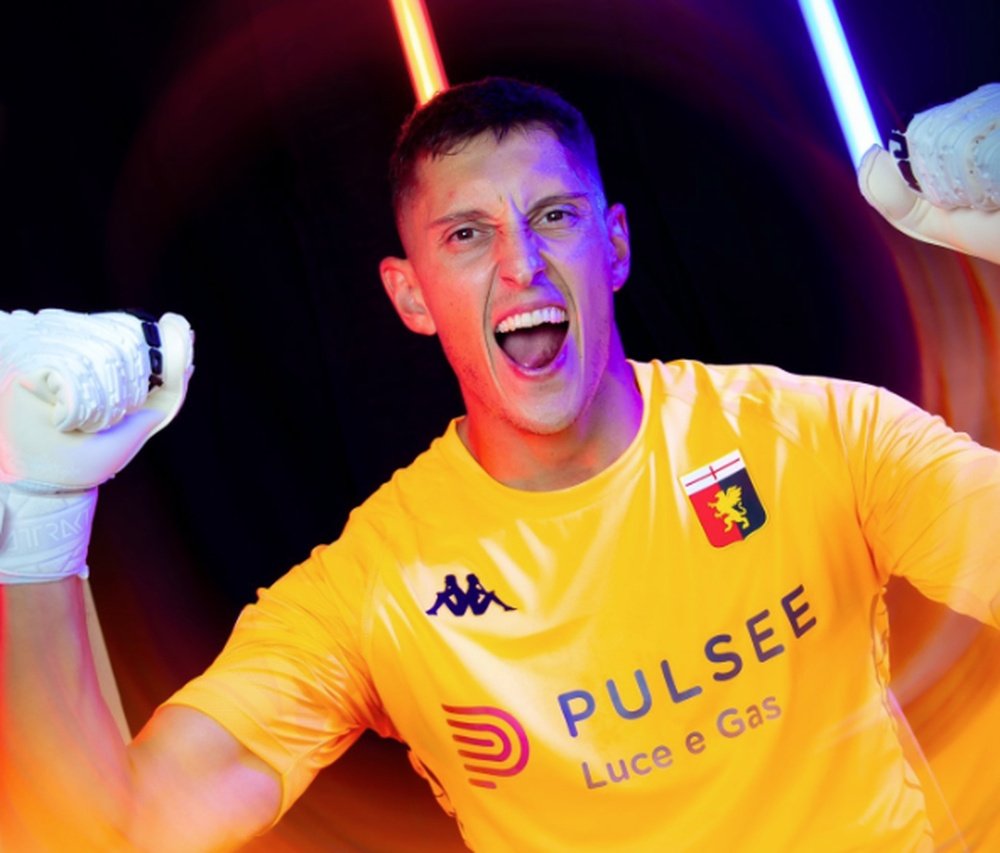 Pierluigi Gollini will replace Josep Martinez in Genoa's goal. GenoaCFC