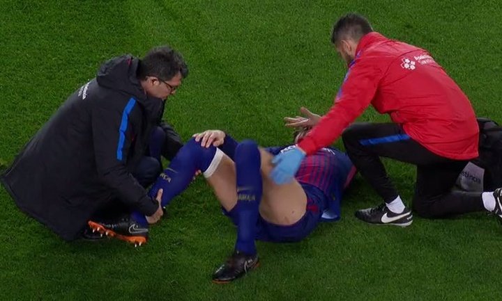 La rodilla obligó a Piqué a abandonar de nuevo