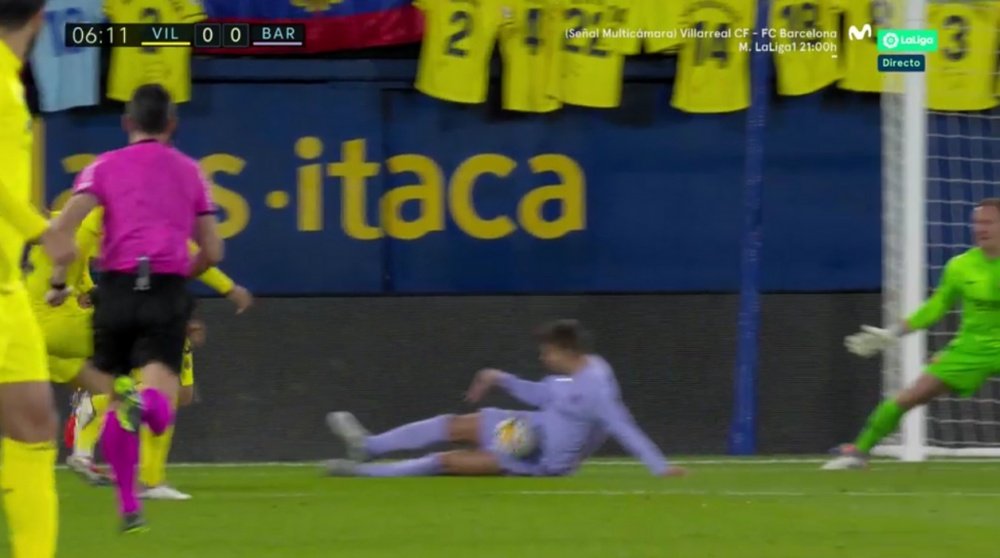 El balón tocó en la mano de Piqué. Captura/MovistarLaLiga