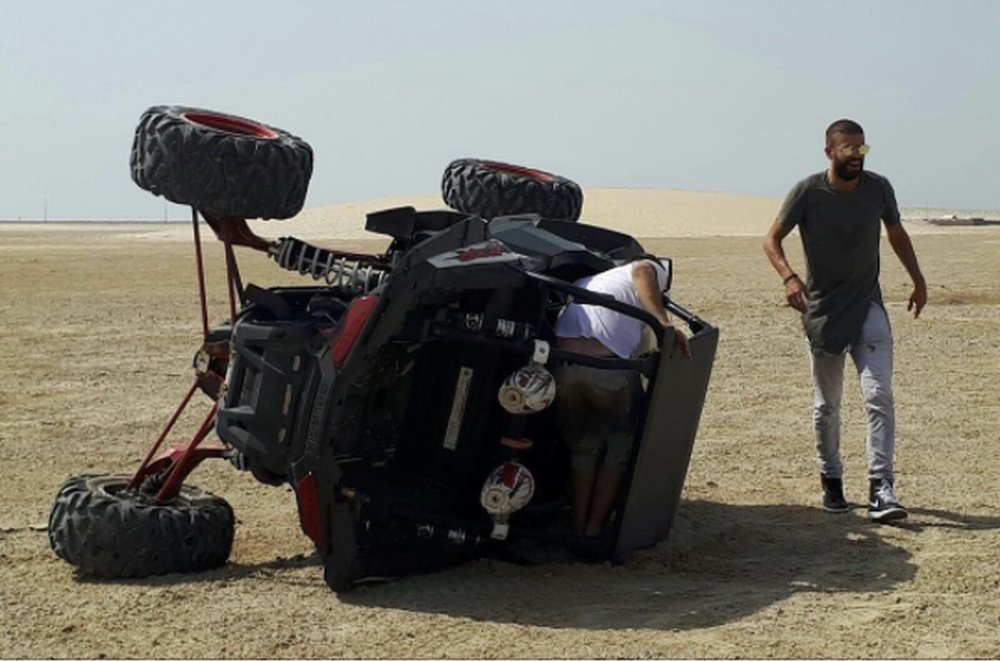 Piqué, depois de sofrer um acidente com um 'buggy' no Qatar. Instagram