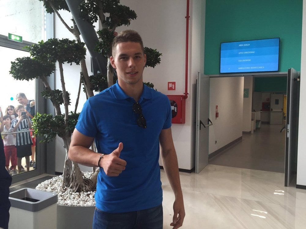 Pjaca à son arrivée à Turin pour devenir joueur de la Juventus. JuventusFC