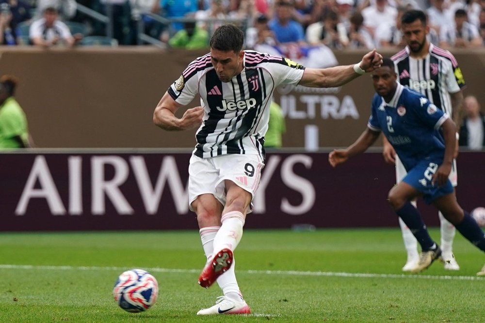 Vlahovic netted ten times last season. EFE