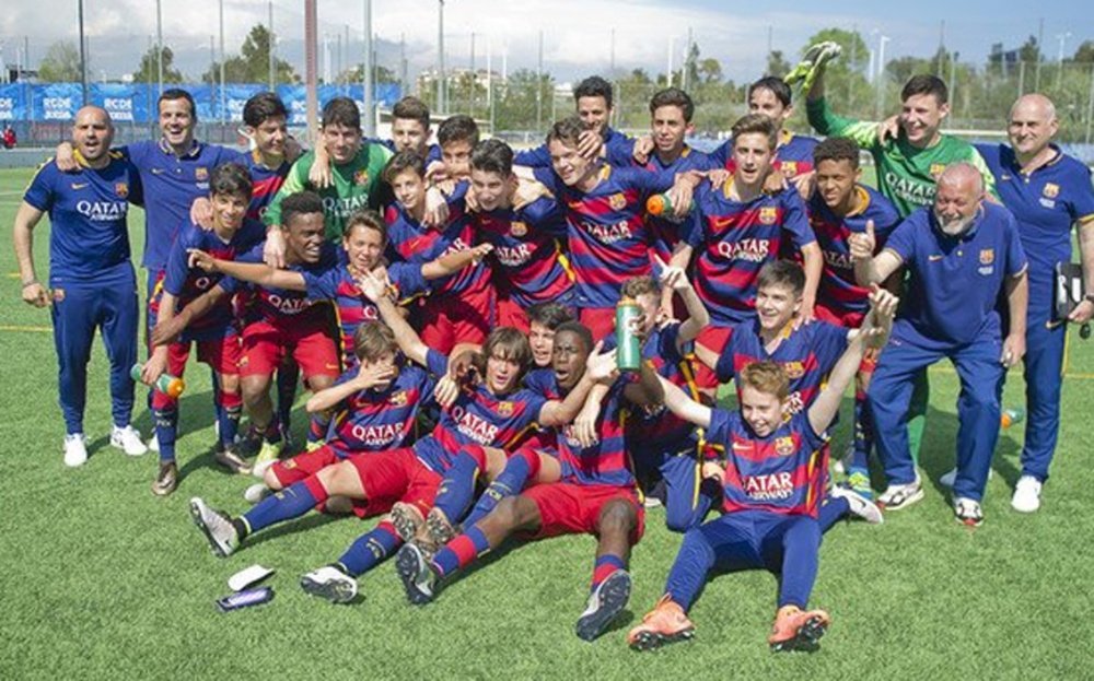 El infantil del Barcelona consoló a su rival en la final de la World Challenge Cup. FCBarcelona