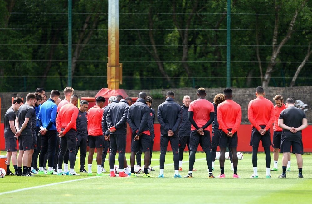 Manchester United's squad observed a minute's silence. ManUtd