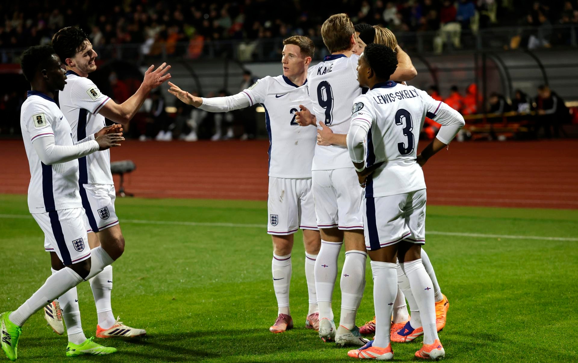 Inglaterra llega la primera