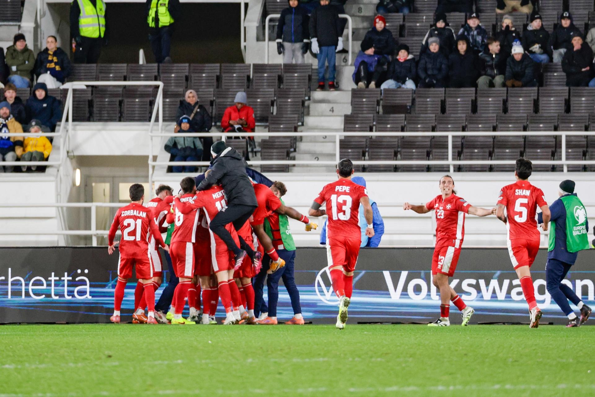 La Selección de Malta dio la sorpresa y venció a domicilio a Finlandia por 0-1. Ya no tienes opciones de clasificar al Mundial, pero volvió a sumar tres puntos a domicilio en esta fase de clasificación 12 años más tarde.