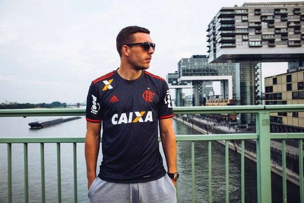 Podolski posta mensagem ao Fla e torcida pede o alemão no time. Goal