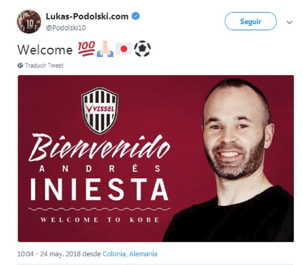Podolski le dio la bienvenida a Iniesta. Twitter
