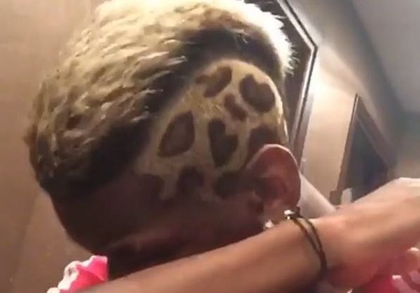 Pogba, centrocampista de la Juventus, luciendo su nuevo peinado de estilo leopardo. Twitter