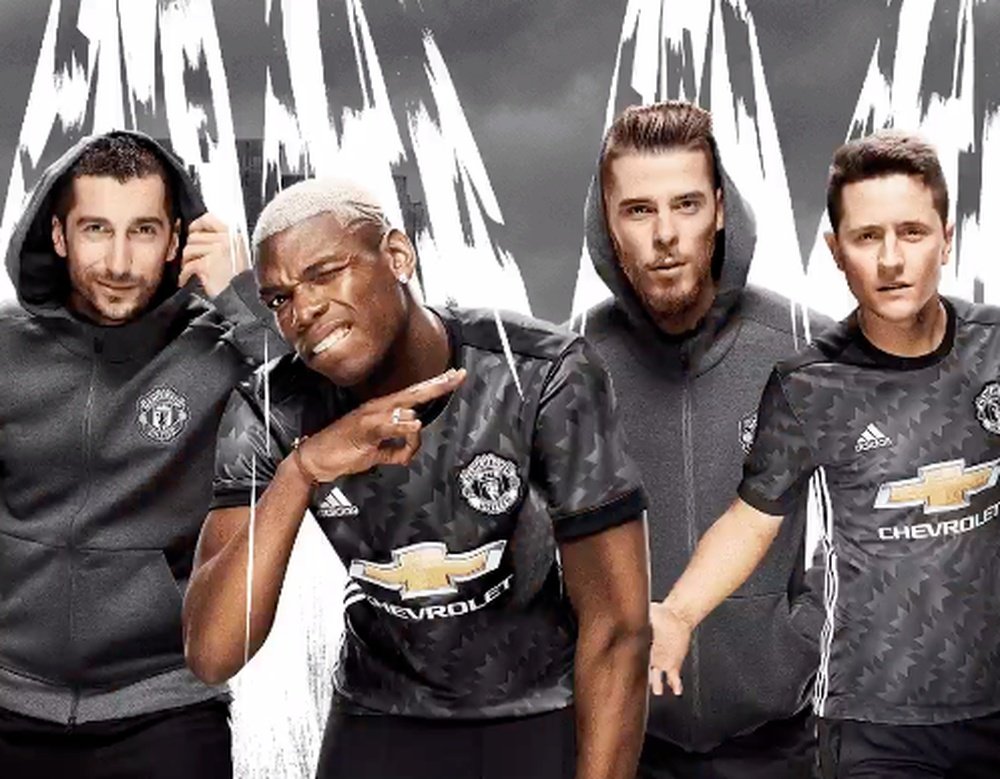 Esta es la imagen de promoción del nuevo chándal del conjunto inglés. ManUtd