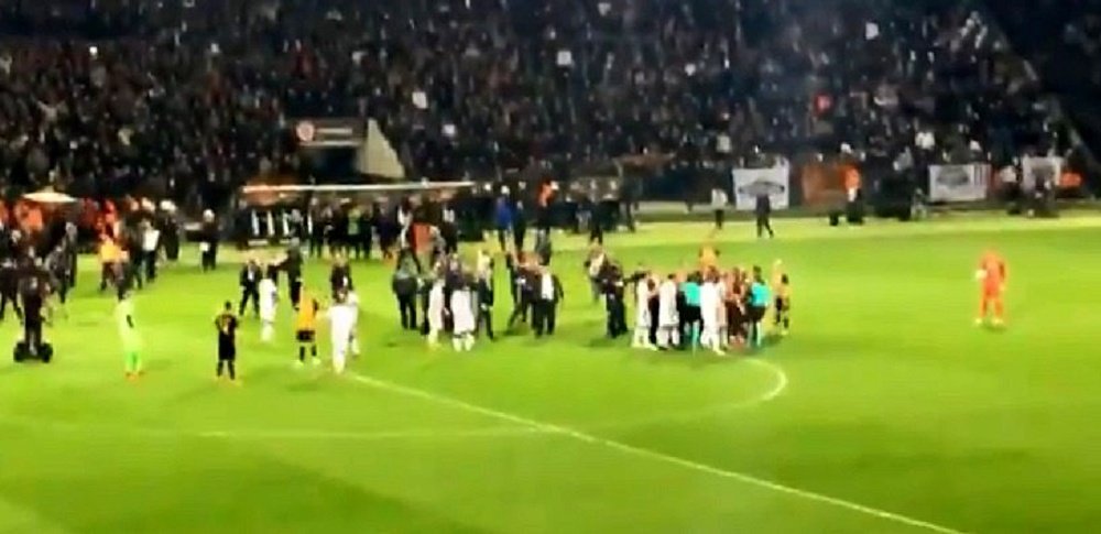 The decision prompted ugly scenes on the pitch. Screenshot